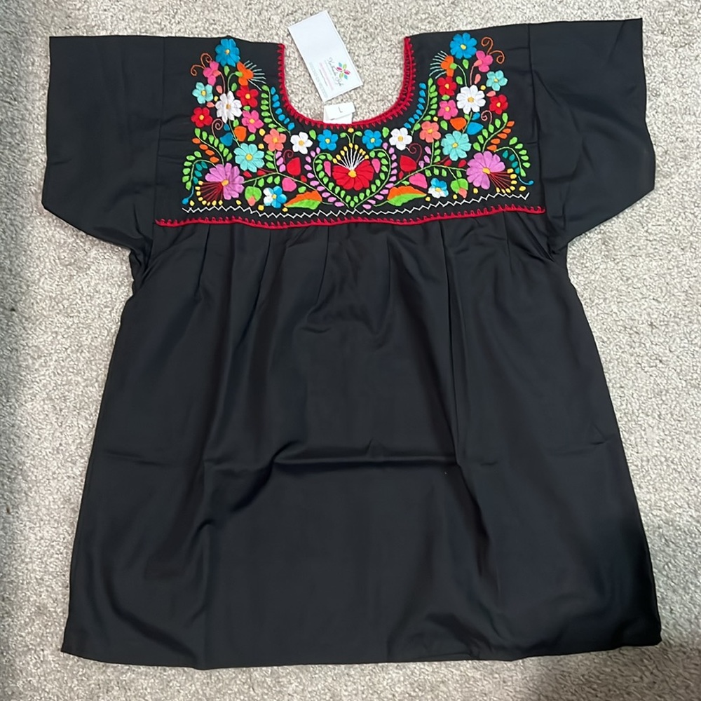 🇲🇽 NWT Traditional Mexican blouse. - Picture 4 of 5